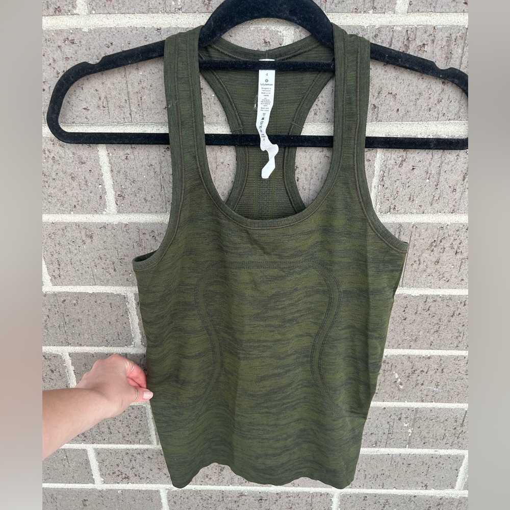 Lululemon Swiftly Tech Racerback Tank Top. Size 4.